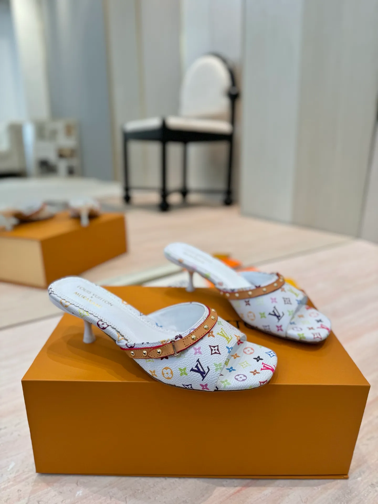 👟👟Ex-factory price 600👟👟 (top version) louis vuitton LV Louis Vuitton 25/Spring and Summer The latest Mary Jane shoes are simple and exquisite, full of high-end, showing elegance~ They look great on the feet and are full of summer shoes💯Awesome ✅Upper: 3D printed cowhide ✅Inner lining: Sheepskin lining, ✅Outsole: Genuine leather outsole imported from Italy ✅Size: 35-41 (40 to 41 customized, non-returnable) ✅Packaging: full set of packaging